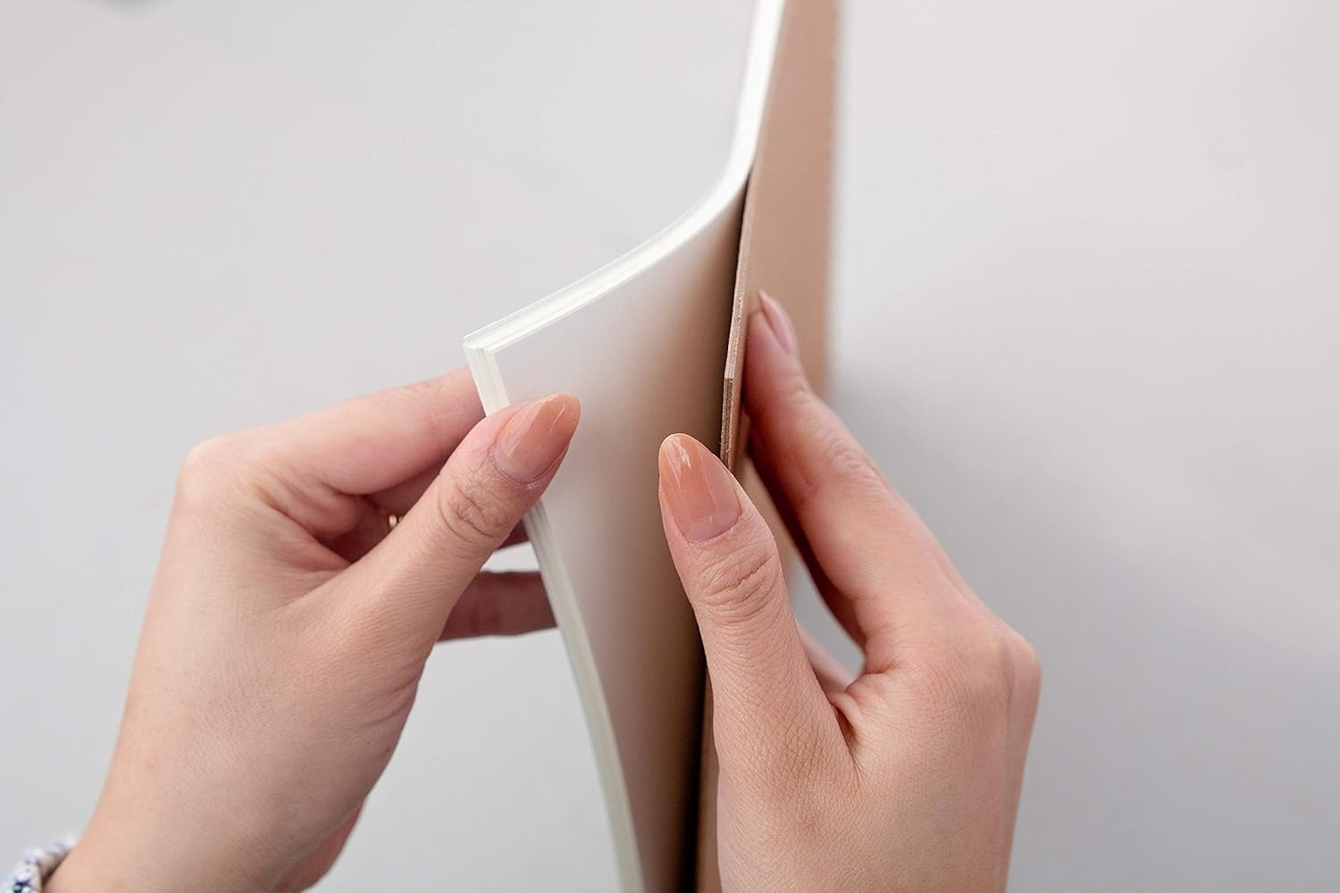 Strathmore 400 Series Acrylic Pad, Linen Finish, 18″x24″ Glue Bound, 10 Sheets