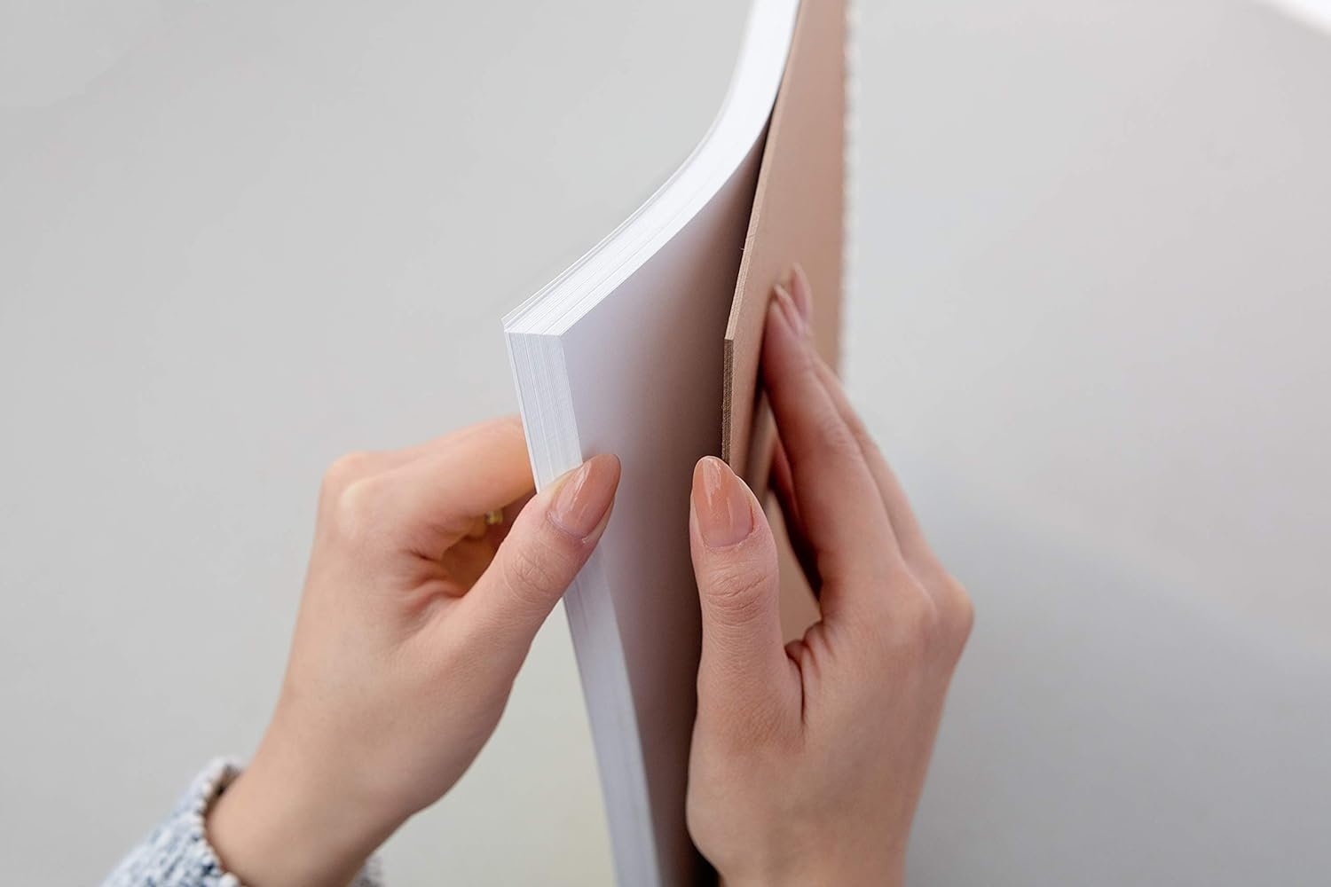 Strathmore 300 Series Glue Bound Canvas Paper Pad, 115 lb. Canvas Texture, 9 X 12 inches, White, 10 Sheets (310-9)(White)